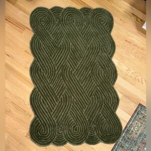 Tahari Home Hand-Tufted Area Scallop Accent Rug 2.6’ x4’ Pile - 100% Wool
